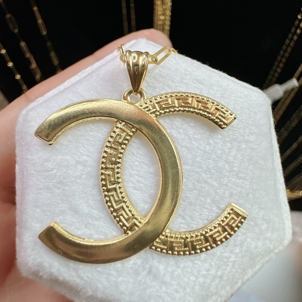18k yellow gold cc necklace